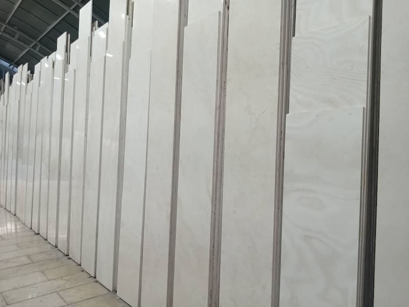 سنگ تراورتن ارزان مشهد انتخابی مقرون‌به‌صرفه برای انبوه‌سازی